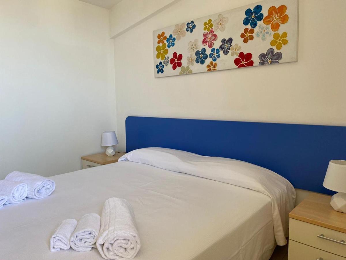 Casa Vacanze Il Giardino Dei Girasoli Marina di Ragusa Esterno foto